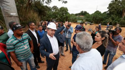 ​Governador vistoria obras em bairros de Cuiab com investimentos de R$ 42 milhes