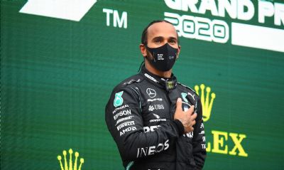 Hamilton chega a acordo com a Mercedes para temporada de 2021 na F1