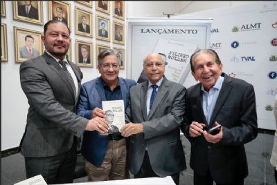 Jlio Campos homenageia Filinto Mller em lanamento do livro que resgata a histria poltica do ex-senador