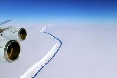 Iceberg de 5,8 mil quilmetros quadrados se desprende da Antrtida