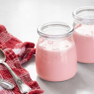 Aprenda a fazer iogurte de morango