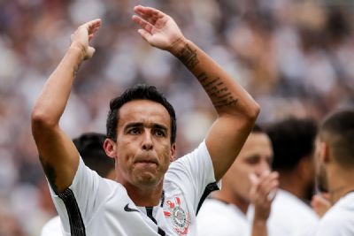 Jadson quer renovar contrato e cogita encerrar carreira no Corinthians