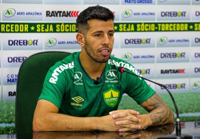 Cuiab rescinde contrato com jogador uruguaio