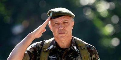 Lula exonera general cuiabano do comandante do Exrcito