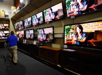 Loja que vendeu TV com defeito deve ressarcir e indenizar cliente