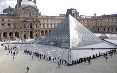 Louvre reabre com precaues para prevenir contgios da Covid-19