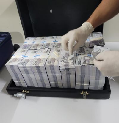Operao cumpre buscas, prises e bloqueio de bens contra golpistas encontrados com mala de dinheiro falso