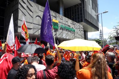 Petroleiros dizem que iro recorrer de deciso de ministro do TST e que greve continua