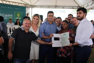 Dr Fbio e Altos da Serra recebem 2 mil ttulos e comemoram aniversrio de Cuiab