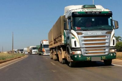 PRF realiza campanha para ajudar combater cncer em caminhoneiros