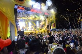 Ao som de Thiago Brava, quarta noite do carnaval  marcada por quebra de recorde e grande diversificao de ritmos