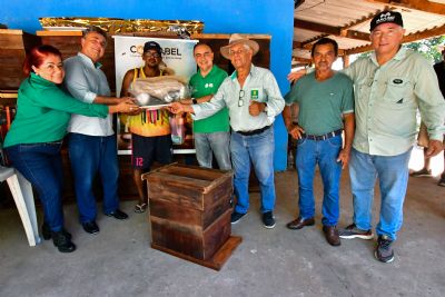 ​SMATED entrega kits para prtica de apicultura em comunidade rural Aricazinho