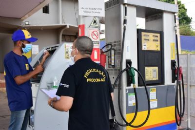 Procon-MT fiscaliza postos de combustveis para coibir possveis prticas de preos abusivos