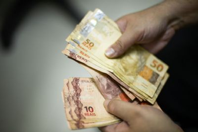 ​Governo prope salrio mnimo de R$ 1.040 para o prximo ano