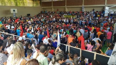 Servidores da educao decidem manter greve at que governo apresente proposta em MT