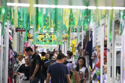Shopping Popular esta no clima da Copa e venda de produtos verde e amarelo aumentam