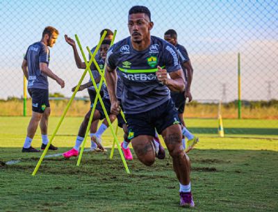 ​Cuiab retoma treinos e se prepara para jogo contra o Santos domingo