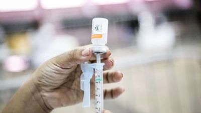 ​Primeira remessa de vacina bivalente chega a Cuiab