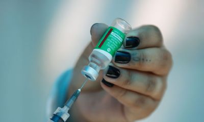 AstraZeneca espera produzir 200 milhes de doses de vacina at abril