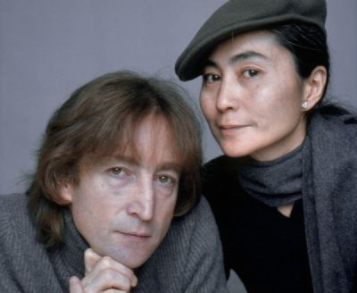 Yoko Ono processa ex-assistente de John Lennon em R$ 846 mil