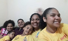 Seila com o marido e os 4 filhos