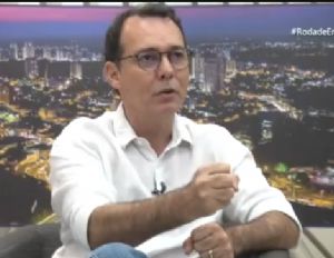 L�dio Cabral destaca atua��o na Assembleia e cen�rio pol�tico durante o Roda de Entrevista