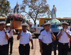 Tradicional prociss�o fluvial pelo Rio Paran� une os estados de MS e SP em celebra��o a Nossa Senhora dos Navegantes