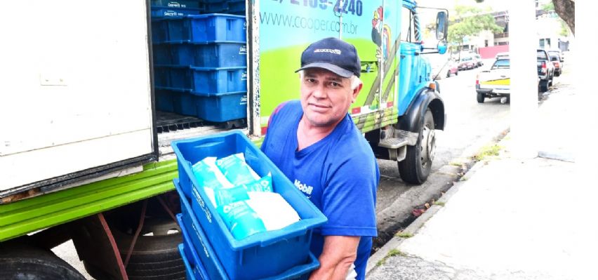 Veja como participar de projeto que distribui leite para fam�lias vulner�veis