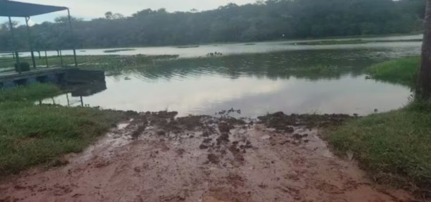Dupla recebe mais de R$ 2 mil em multas por construir rampas para barcos em �reas protegidas no interior de SP