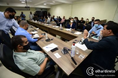 Primeira reuni�o na C�mara exp�e corrida pela Mesa Diretora e apresenta vereadores eleitos