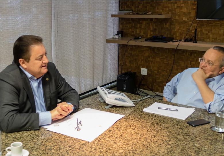 Emenda parlamentar garante a implanta��o do curso de Direito em Rondon�polis