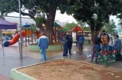 Pessoas em situa��o de rua recebem cobertores e alimentos para aquecer