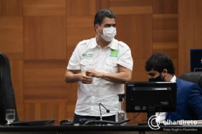 Prefeito rebate Carvalho sobre audi�ncia: �era s� ter levantado da cadeira e atravessado a rua�