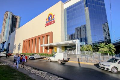 Mulher � presa em flagrante ap�s furtar tr�s lojas de shopping