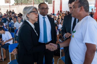 Embaixadora do Emirados �rabes conhece projetos sociais em Cuiab�