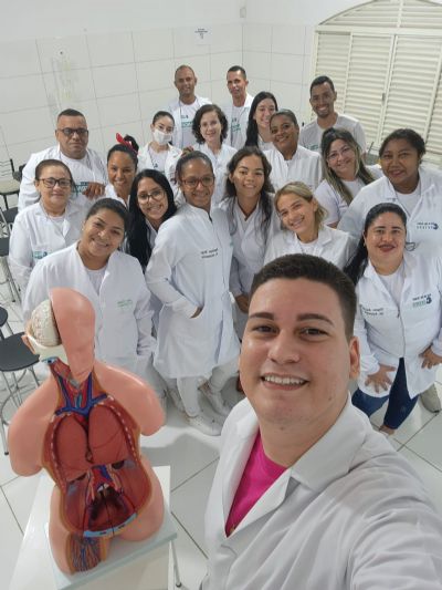Rede de ensino inaugura um modelo �nico no Pa�s e formam as primeiras turmas
