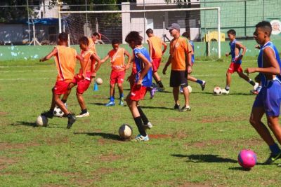 Prefeito apresenta embaixador do Bom de Bola, Bom de Escola em Cuiab�