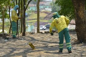 Secretarias municipais iniciam a��o para limpar o Morro da Luz