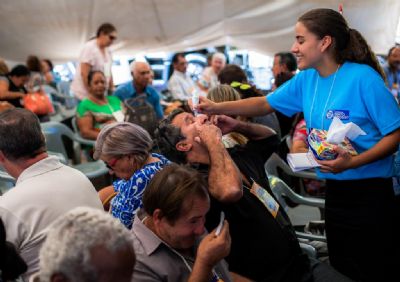 Mais de mil pessoas s�o atendidas no primeiro dia de Caravana