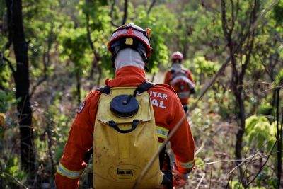 Corpo de Bombeiros extingue inc�ndios em Chapada dos Guimar�es e Cuiab� neste domingo (07)