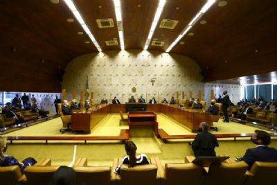 Aposentadoria do ministro Celso de Mello abre corrida por vaga no STF