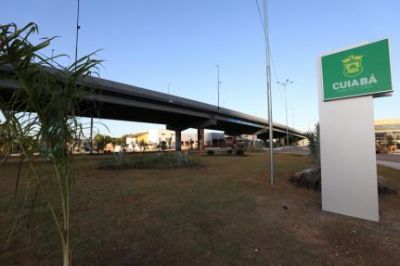 Emanuel Pinheiro entrega viaduto Murilo Domingos nesta segunda