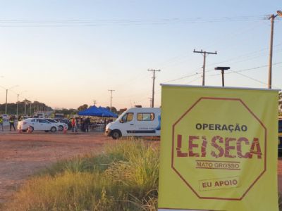 Blitz da Lei Seca prende sete motoristas e recolhe 16 ve�culos em Cuiab�