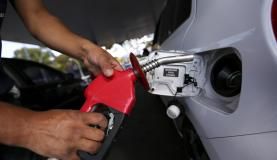 Petrobras anuncia redu��o nos pre�os da gasolina e do diesel