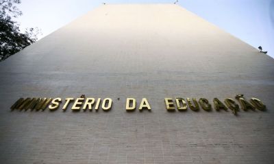 MEC determina volta �s aulas presenciais a partir de janeiro
