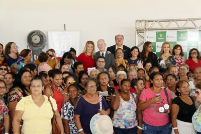 Prefeitura firma parcerias do Programa Qualifica Cuiab� 300 - Mulher