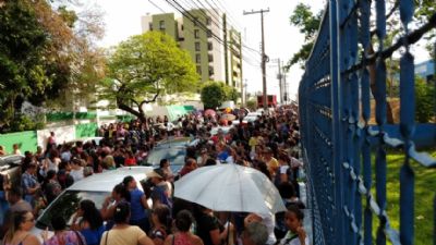 Com greve, 35 mil alunos est�o sem aulas em Cuiab�