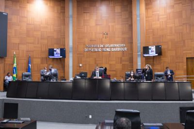 Em 1� vota��o, AL aprova PL que prev� inclus�o de escolas em servi�os essenciais