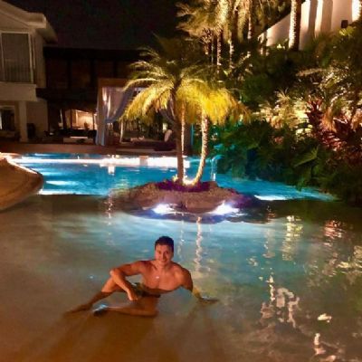 Piscina de Rodrigo Faro chama aten��o na web: 