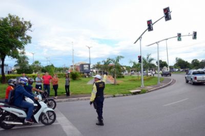Sem�foros da rotat�ria S�rgio Motta passam por novo teste